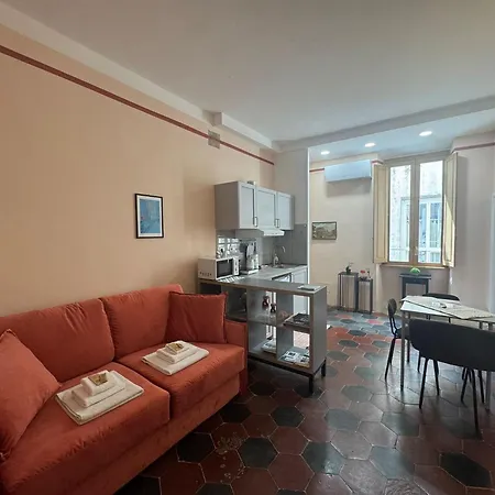 Le Due Torri In Rione Monti *